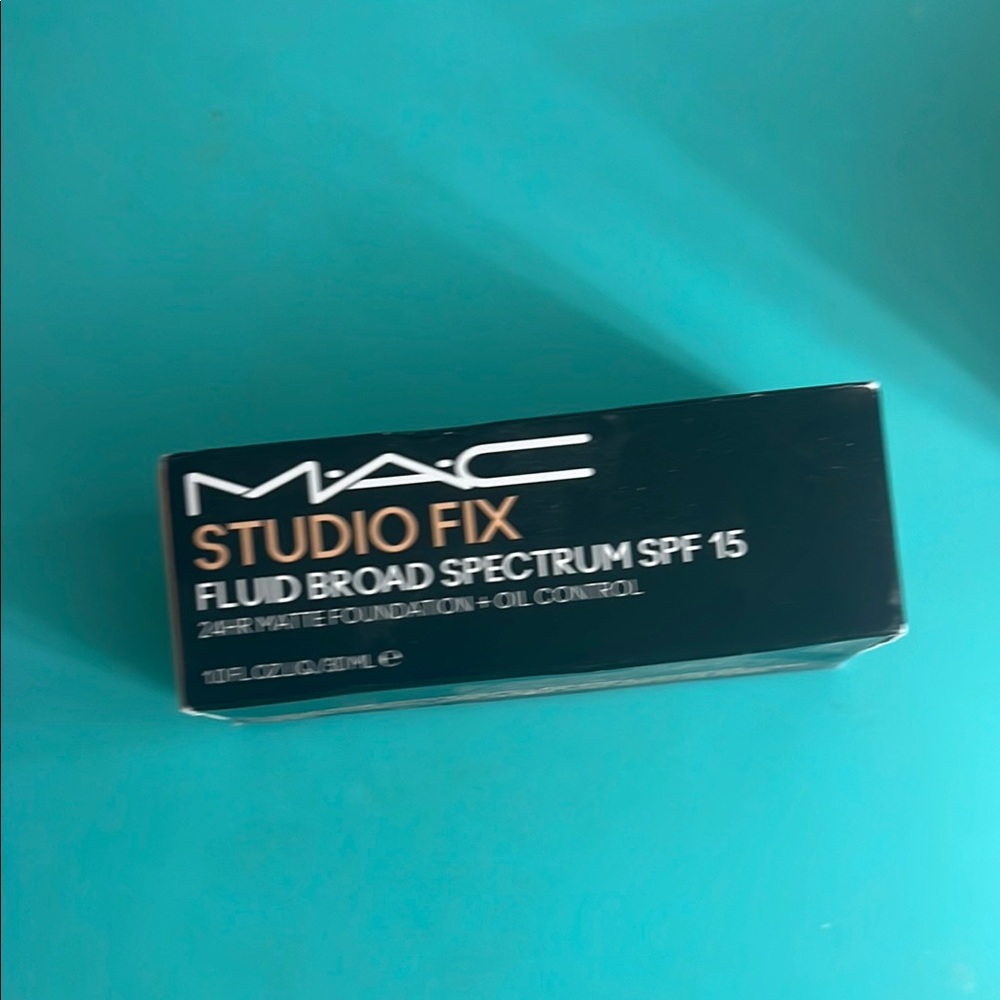 MAC Studio Fix Fluid Broad Spectrum SPF 15